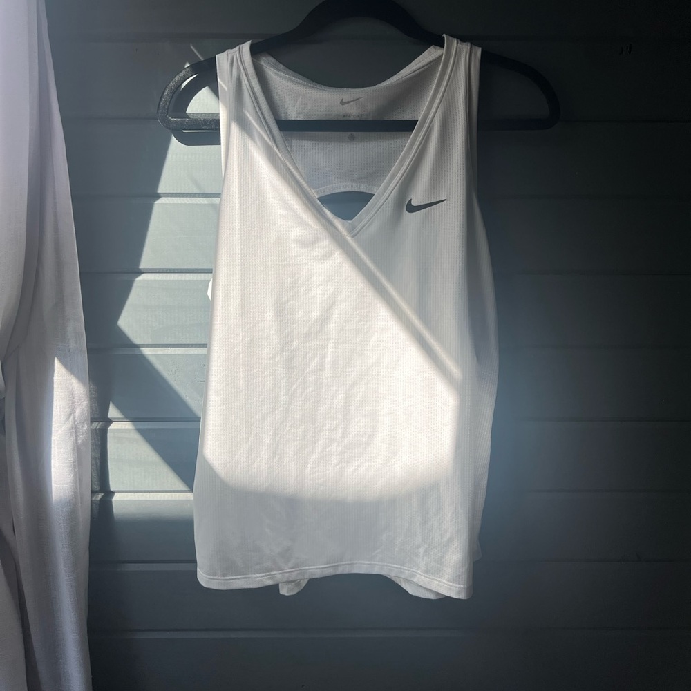 ✨NEW✨ White Nike Athletic Top!